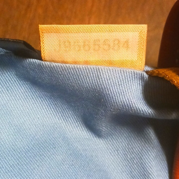 Dooney & Bourke large drawstring bag with matching wrist wallet - Picture 8 of 13